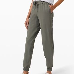 Lululemon On The Fly Jogger 28" Woven